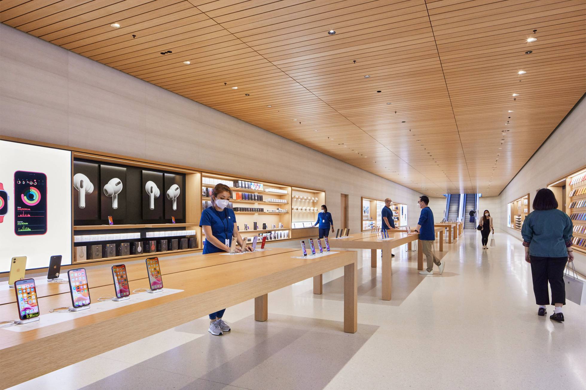 Hier befindet sich der erste schwimmende Apple Store der Welt, wahrscheinlich der schönste Apple Store - apple nso marina bay sands curated apple products tech support 09072020