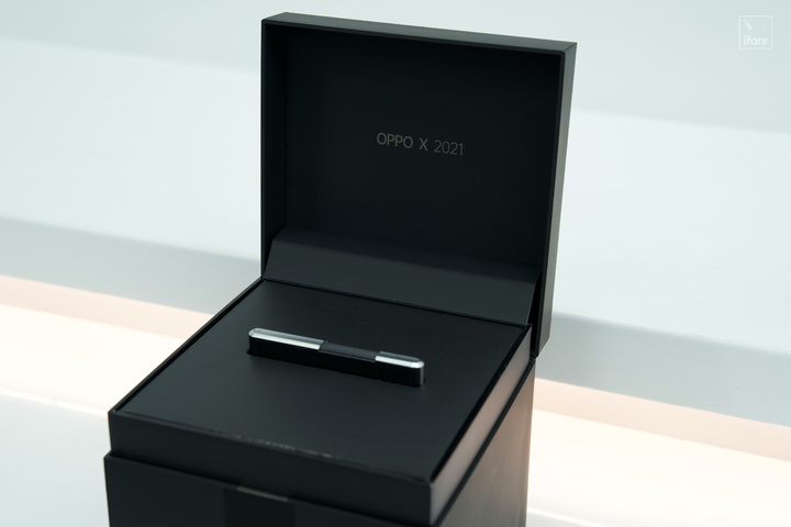 OPPO「卷轴屏」概念机刚刚发布！拉开就是小平板