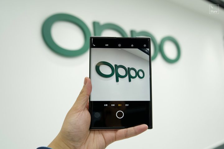 OPPO「卷轴屏」概念机刚刚发布！拉开就是小平板