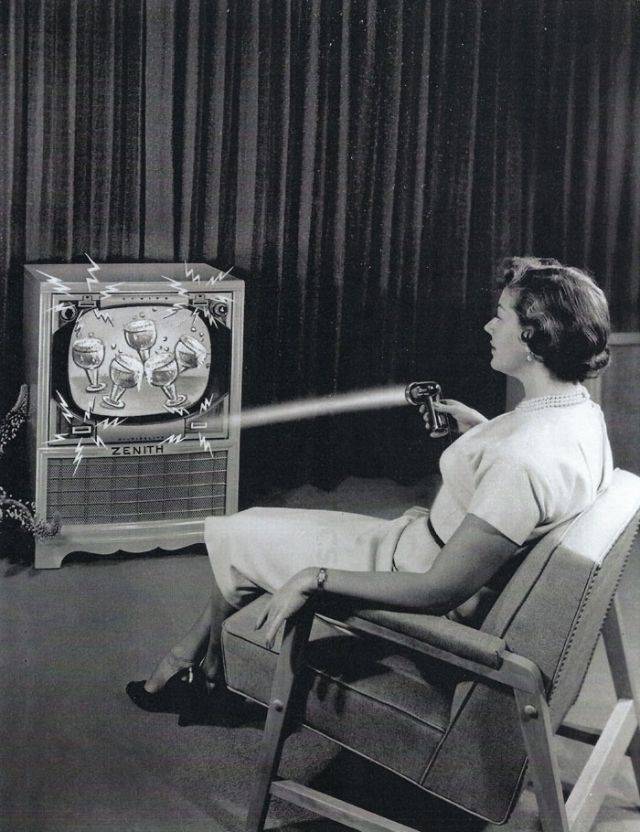 vintag02 - Il telecomando della TV sta diventando sempre più difficile da usare? Questa non è la tua illusione
