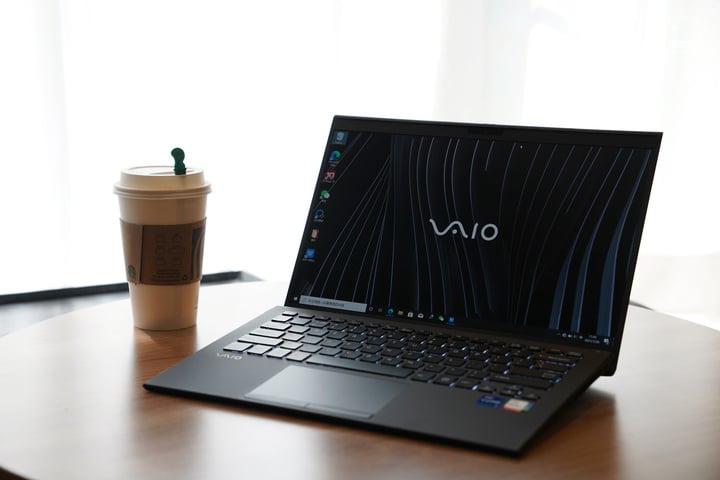 VAIO 新 SX12 体验：小而美，轻且全能