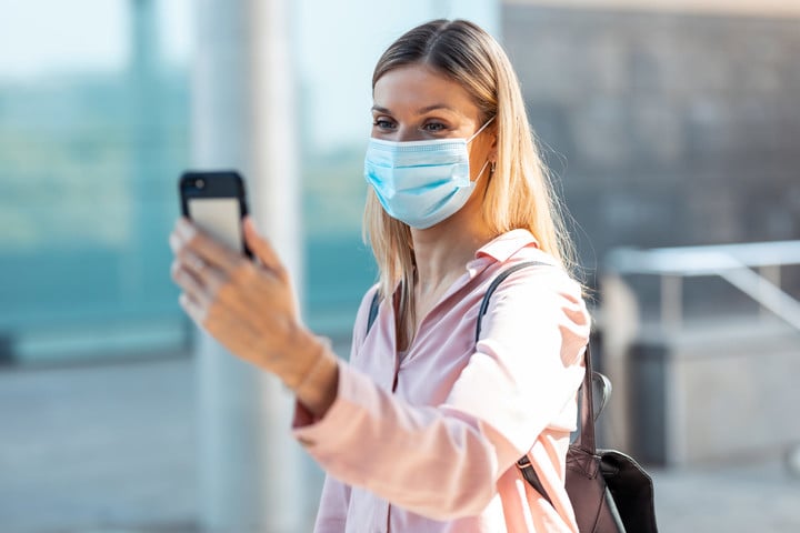 beautiful-blonde-woman-in-face-mask-doing-a-selfie-RQS4Q33-scaled.jpg!720