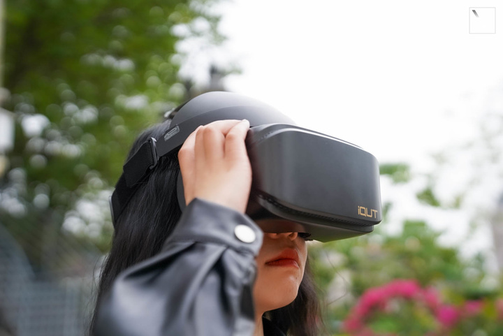 爱奇艺奇遇 2S VR 一体机体验：这可能是最便宜的 200 寸「巨幕影院」