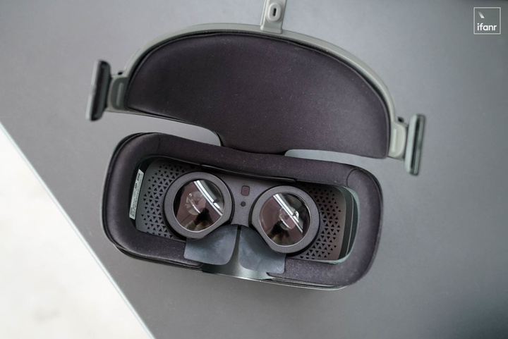 爱奇艺奇遇 2S VR 一体机体验：这可能是最便宜的 200 寸「巨幕影院」