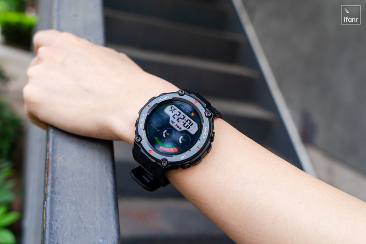 Amazfit T-Rex Pro 体验：户外运动爱好者的装备清单里，有它一席之地