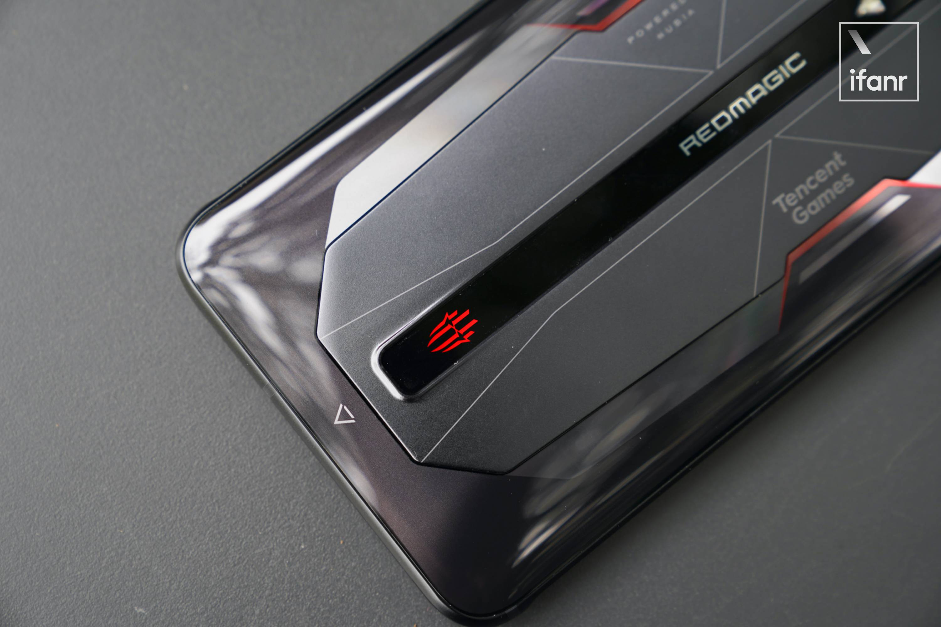 DSC09464 - Prova e recensione Tencent Red Devils Gaming Phone 6 Pro: come si gioca su uno schermo con frequenza di aggiornamento di 165 Hz?