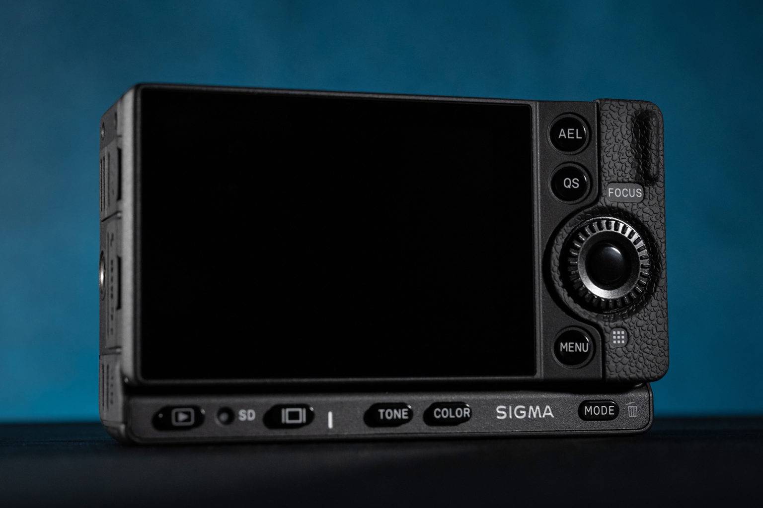 fp L Product Shot 05 - Sigma ha rilasciato un “α7R4”, che costa solo 16.000.