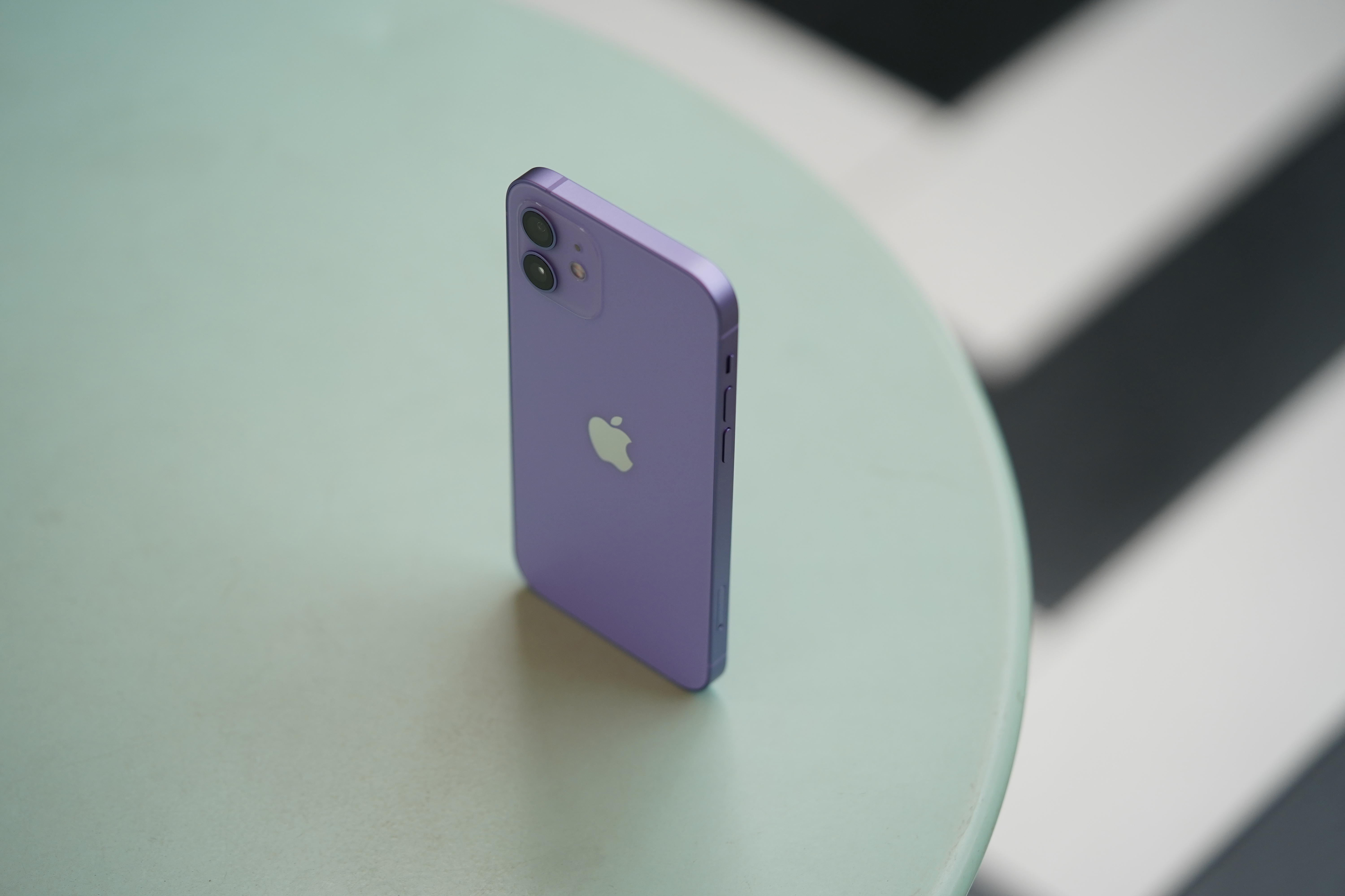 紫色iphone 12 图赏 华贵而又质朴 雅静而又热烈 爱范儿