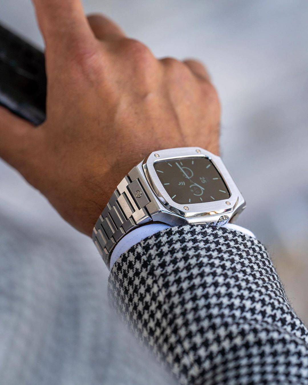 MyMag - Dì addio al fragile Apple Watch, Apple potrebbe lanciare una versione outdoor dell’orologio