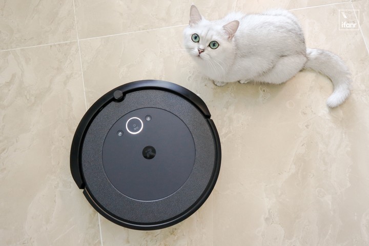 iRobot 新款扫地机器人体验：当 3999 元也有了万元旗舰的技术