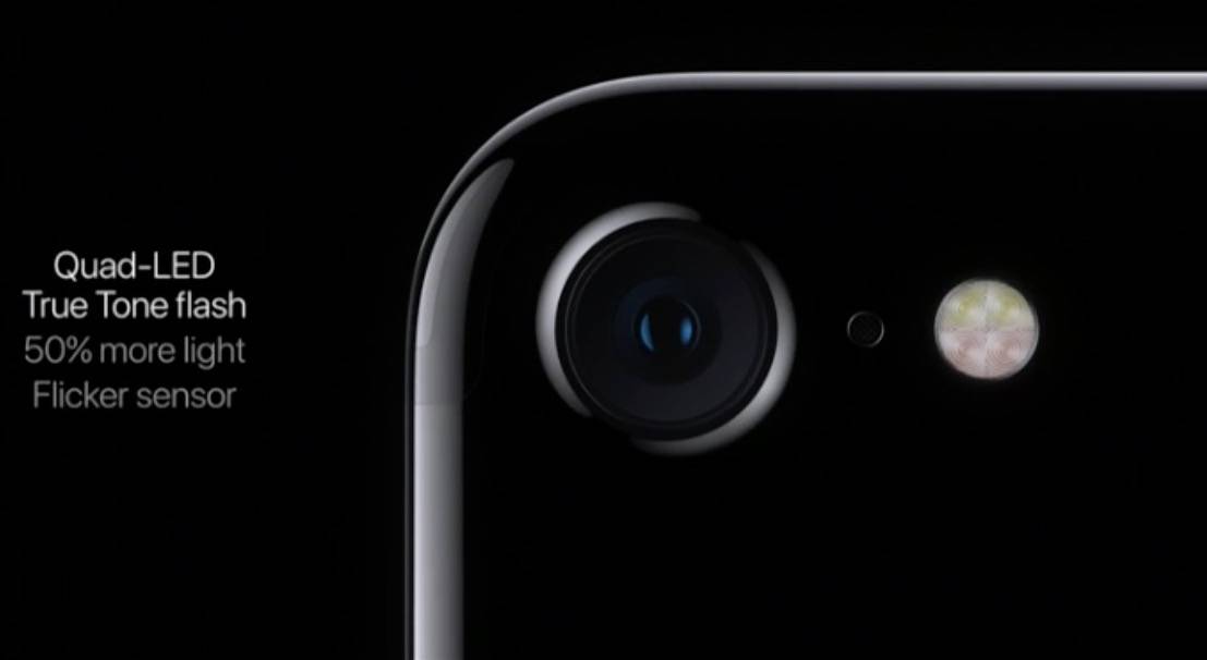 iPhone 7 camera quad flash - Perché il flash sul telefono si riduce a “costolette di pollo”?