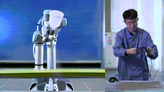 robot3 - L’ultimo robot con tecnologia nera di Lenovo fa gridare alla gente “Incredibile” senza ballare