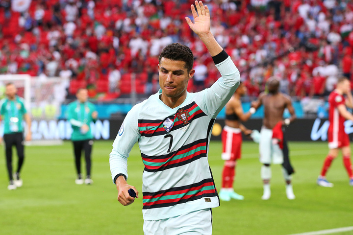 cristiano-ronaldo-300-million-instagram-followers-1.jpeg!720