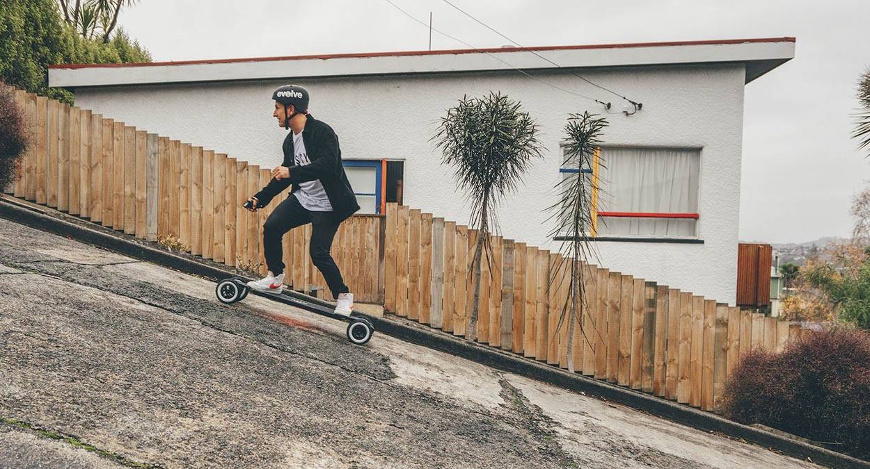 Evolve Skateboards Hadean Series 02 - Lo skateboard elettrico più avanzato fino ad oggi? Resistenza fino a 69 chilometri
