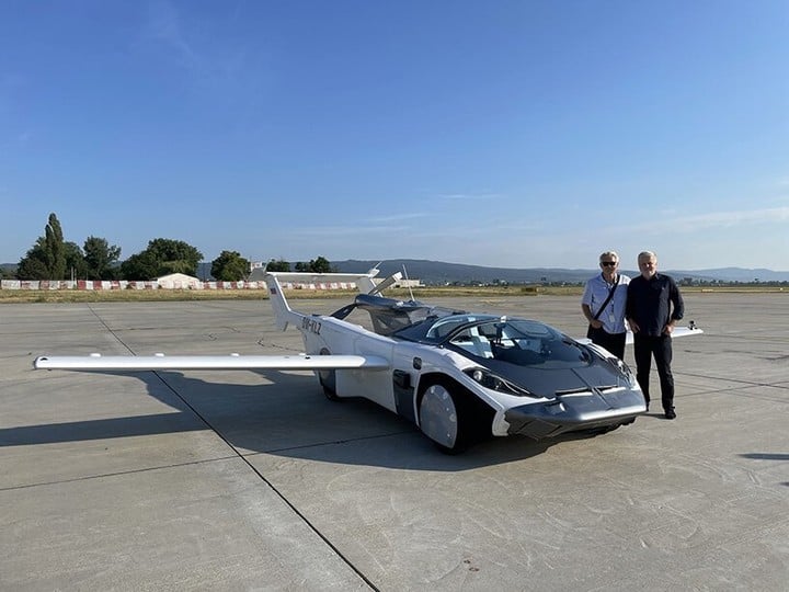 klein-vision-aircar-completes-first-inter-city-flight-designboom-008.jpg!720