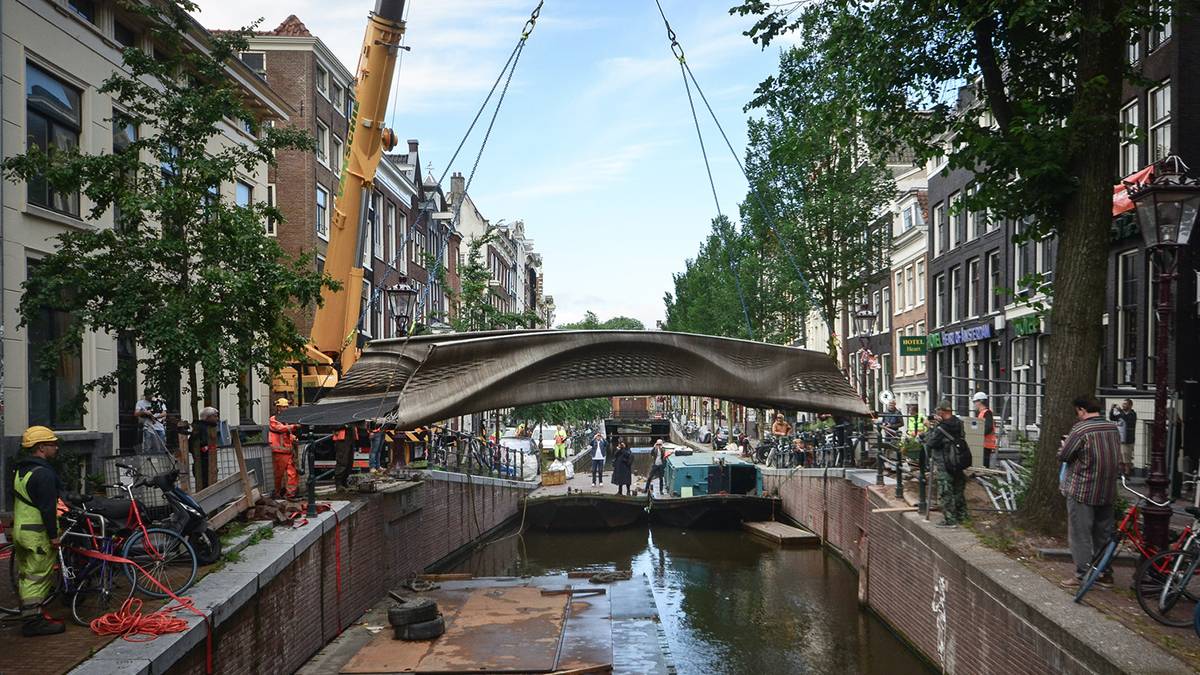 title1 2 - Gli olandesi hanno usato un metodo inaspettato per costruire un ponte alieno