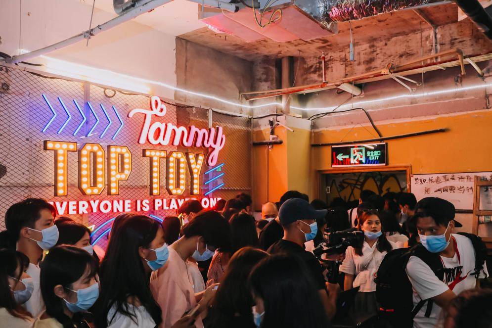TOP TOY全国首家潮玩博物馆,与深圳文和友共同探寻新消费赛道上的“国潮密码” | 爱范儿