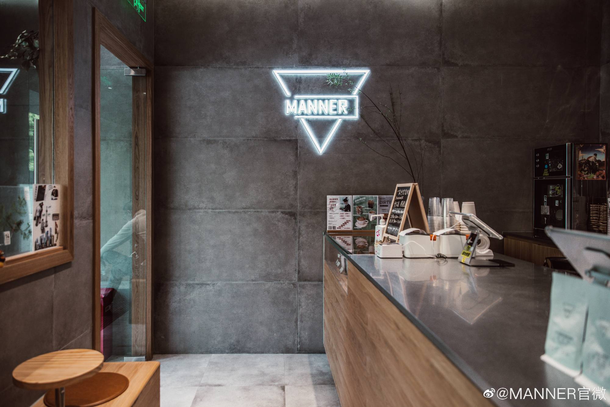 manner - “Coffee World Apple” aprirà il suo primo negozio nel continente: è arrivata l’era del caffè speciale?