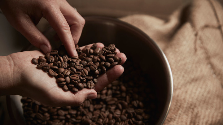 safe-to-eat-coffee-beans-1296x728-feature.jpeg!720