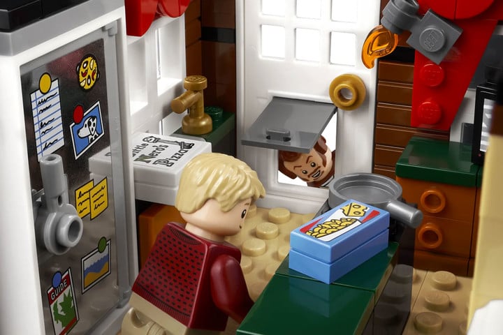 lego-ideas-home-alone-mccallister-family-residence-holiday-set-009-1.jpeg!720