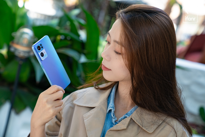 OPPO Reno7 Pro 评测：超感光猫眼镜头会发光