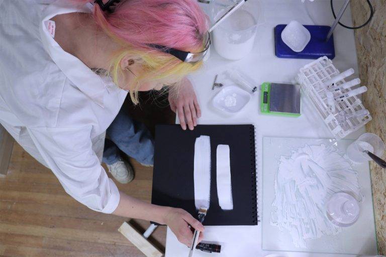 Stuart Semple 推出「全世界最白」颜料