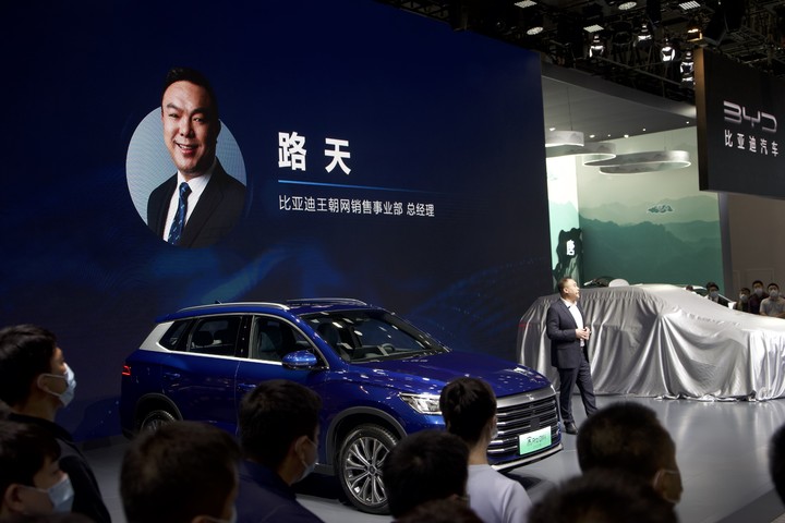 2021 广州车展：小鹏发布旗舰 SUV / 宝马 iX 正式上市 / 元 Plus 亮相比亚迪展台