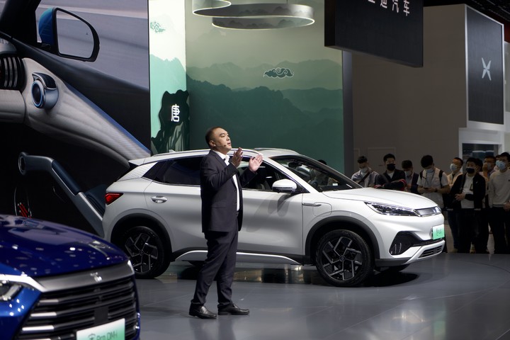 2021 广州车展：小鹏发布旗舰 SUV / 宝马 iX 正式上市 / 元 Plus 亮相比亚迪展台