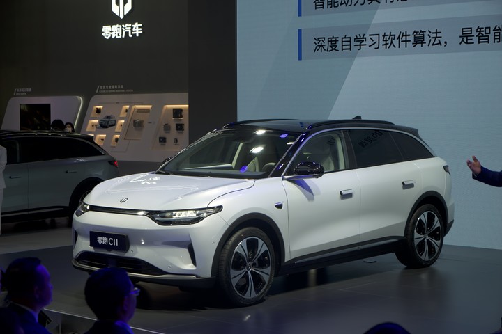 2021 广州车展：小鹏发布旗舰 SUV / 宝马 iX 正式上市 / 元 Plus 亮相比亚迪展台