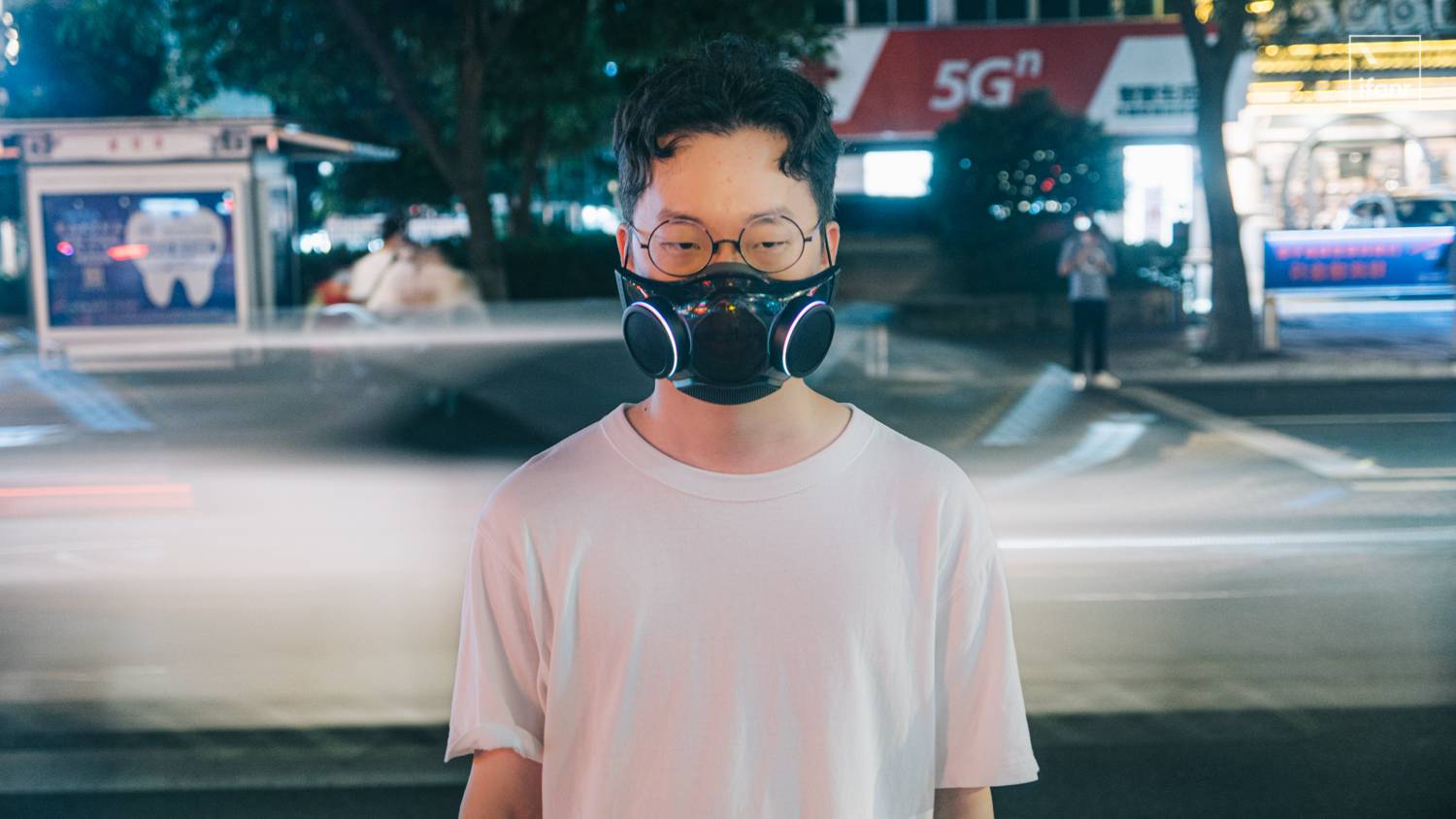 passby - Razer Popular RGB Mask Review: indossalo, sono il ragazzo più brillante