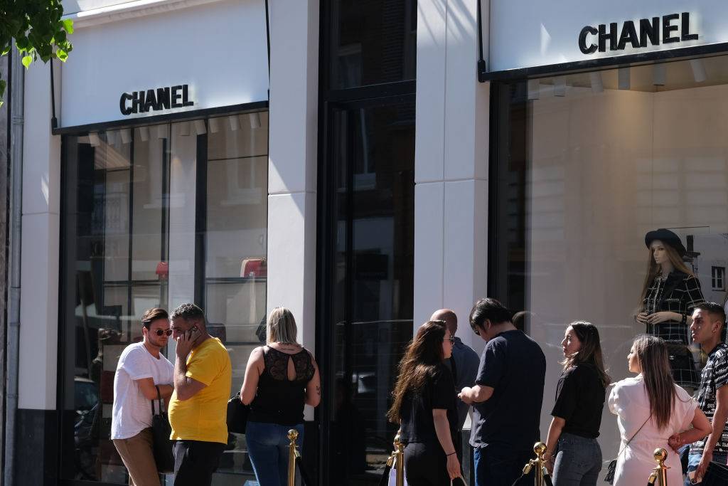 vogue2 - Gucci vende oggetti d’antiquariato di seconda mano e Chanel limita gli acquisti L’usato è una minaccia per i marchi di lusso o gli amici?