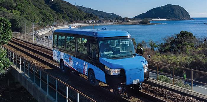 japanstation - È un autobus o un treno, la prima “auto a doppia modalità” commerciale al mondo è qui