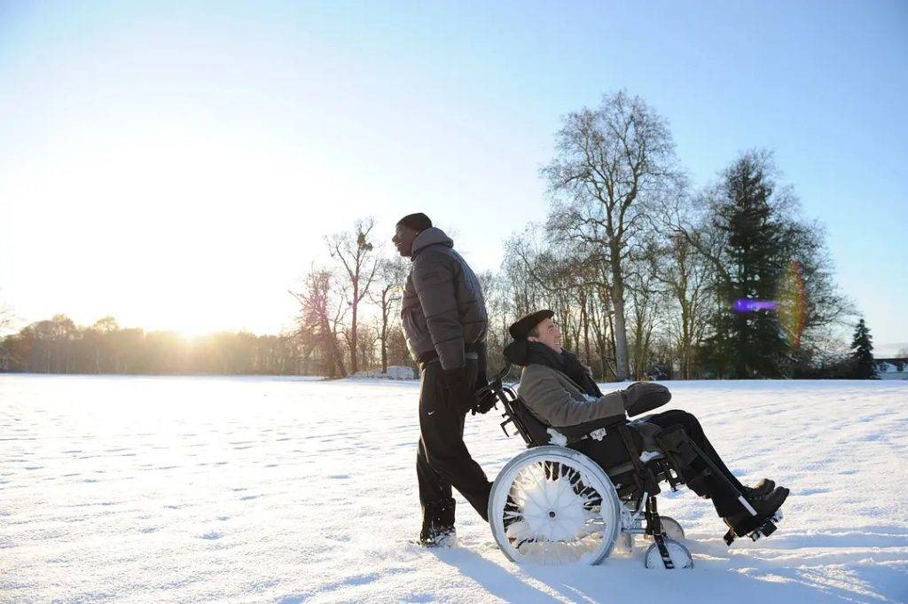 0208spinalimplant 1 - Gli impianti consentono ai pazienti paralizzati con midollo spinale reciso di camminare di nuovo, un “miracolo” medico?