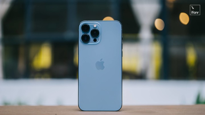 我用iphonese替換掉了iphone13pro堅持了14天