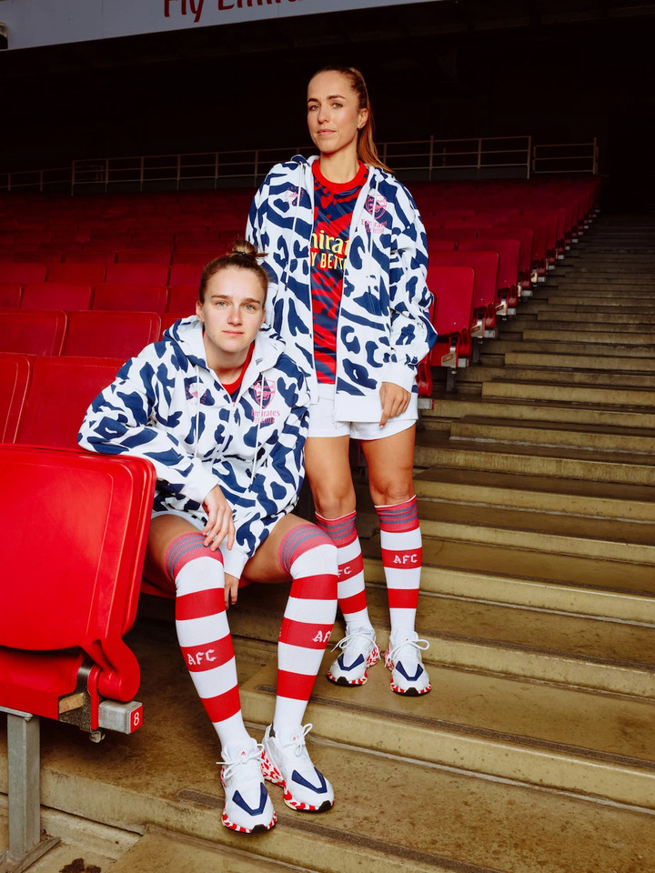 stella-mccartney-adidas-arsenal-football-kits-design-fashion_dezeen_2364_col_1-1704x2271.jpg!720