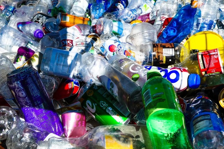 每年近 100000 个微塑料颗粒，从塑料瓶进入你的身体
