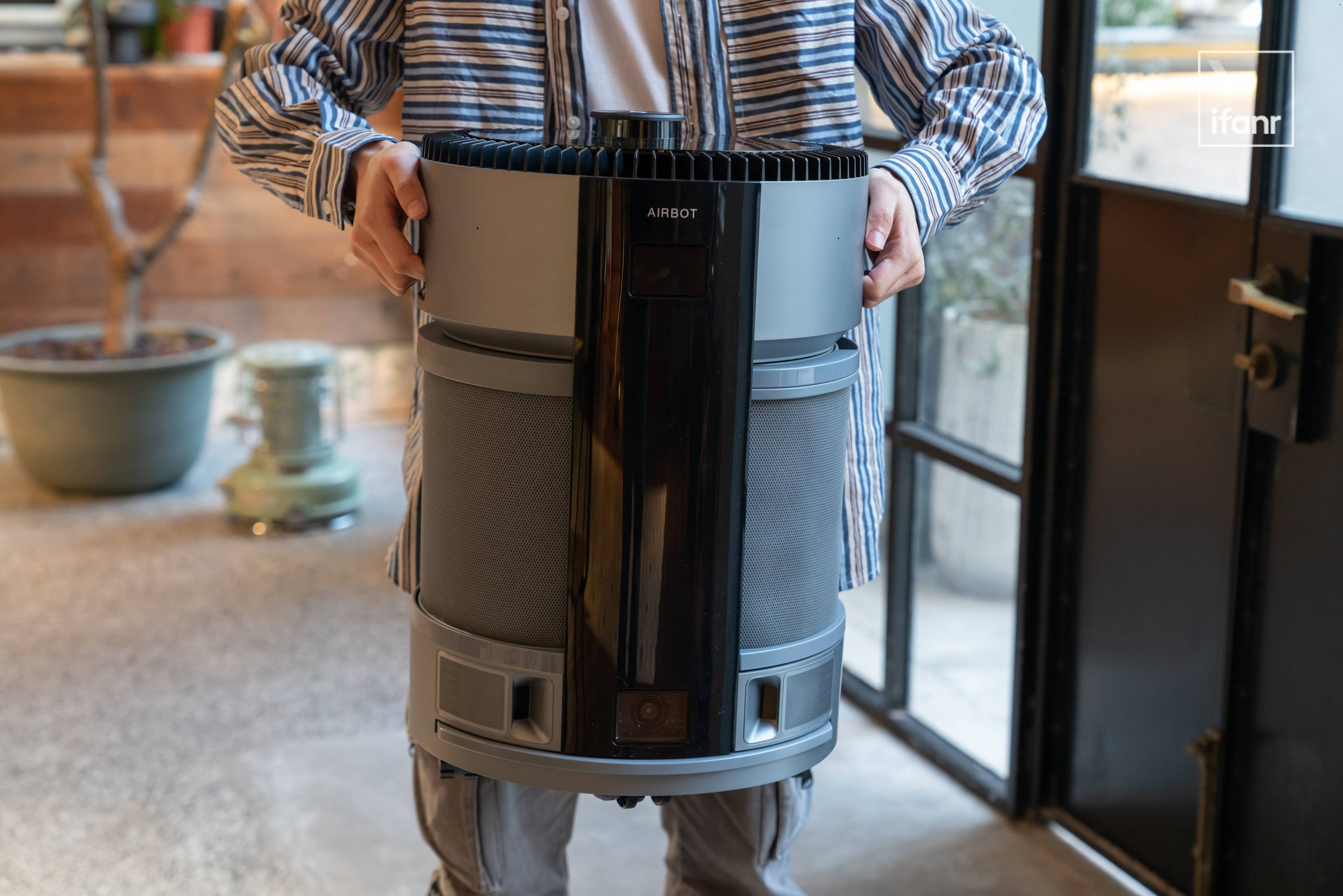 DSC07500 - Esperienza Ecovacs Qinbao AIRBOT Z1: i robot per la pulizia dell’aria vogliono anche essere la tua governante intelligente