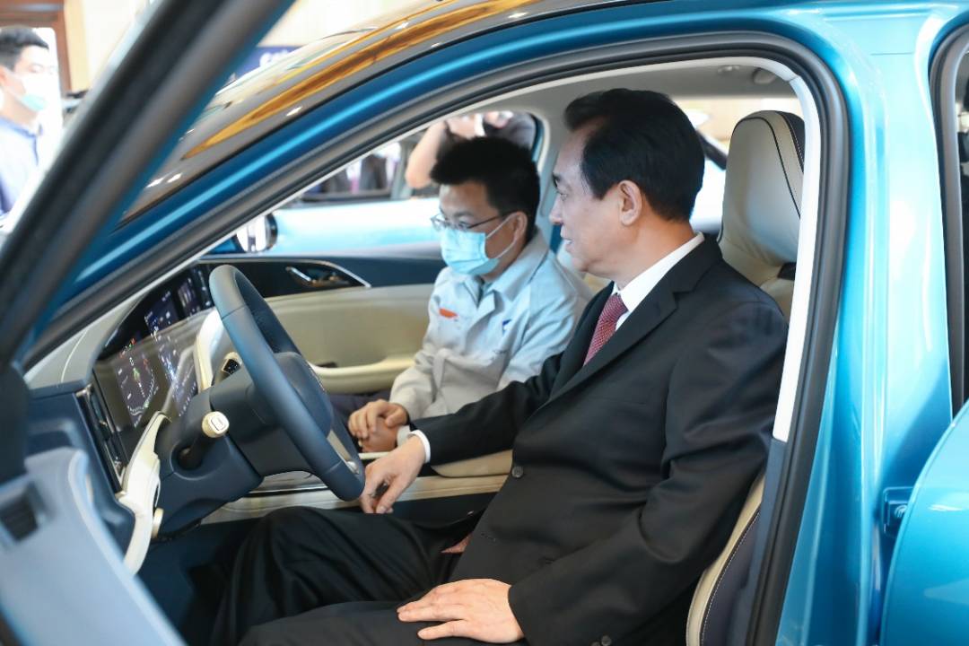 Dongche Daily Xu Jiayin als „schön“ bezeichnet, nachdem er Hengchi 5 erlebt hatte / Musk lobte den Volkswagen-Chef, nachdem er gelobt worden war / Wuling begann mit dem Verkauf von Stühlen - hd2 1