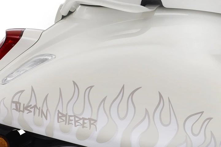 justin-bieber-for-vespa-collab-reveal-03.jpeg!720