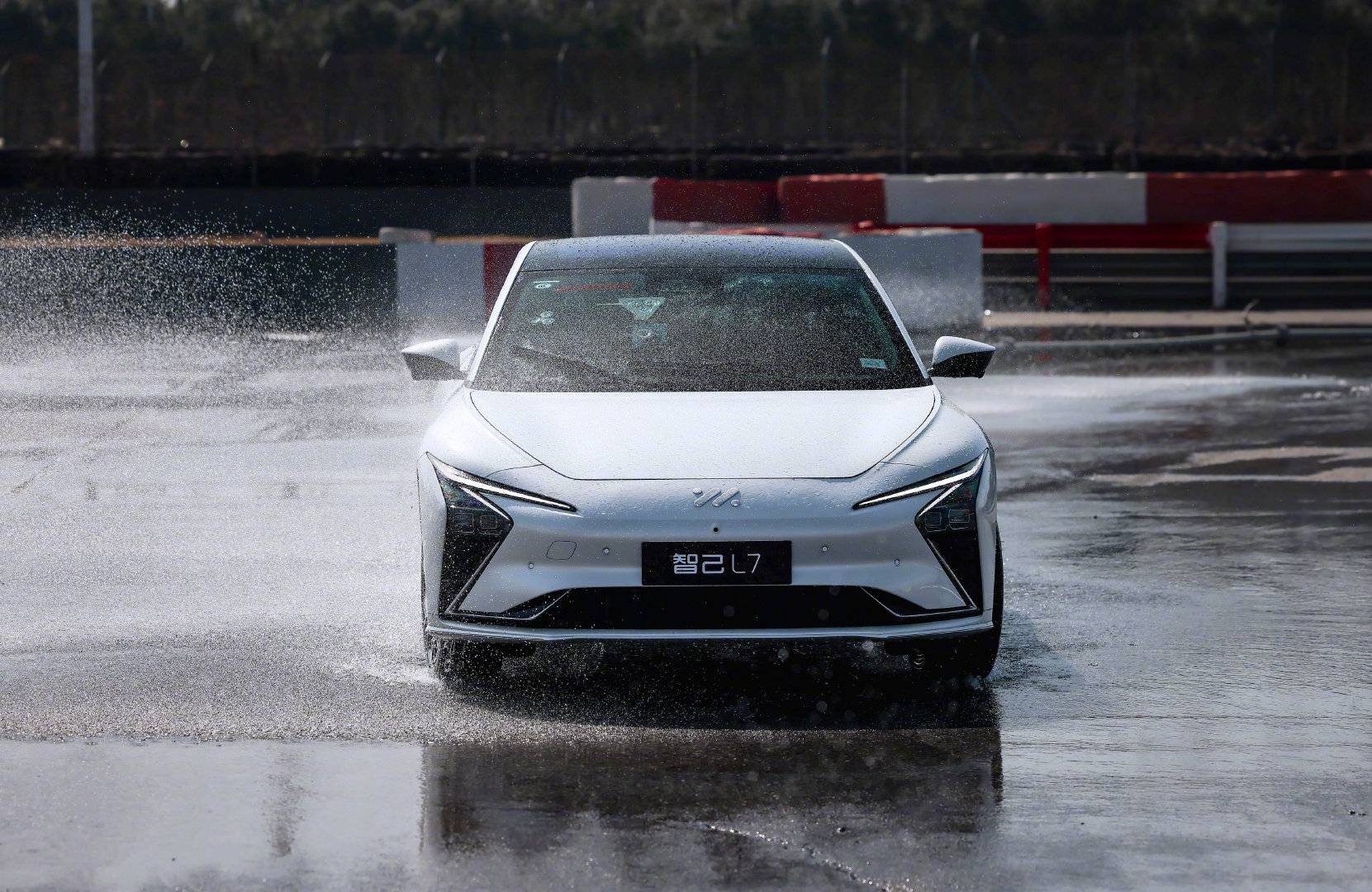 l71 - Toyota lancerà la versione a mano di Supra / Hyundai richiama veicoli a idrogeno a causa del rischio di incendio / Lamborghini nuovo test drive cloud Maverick