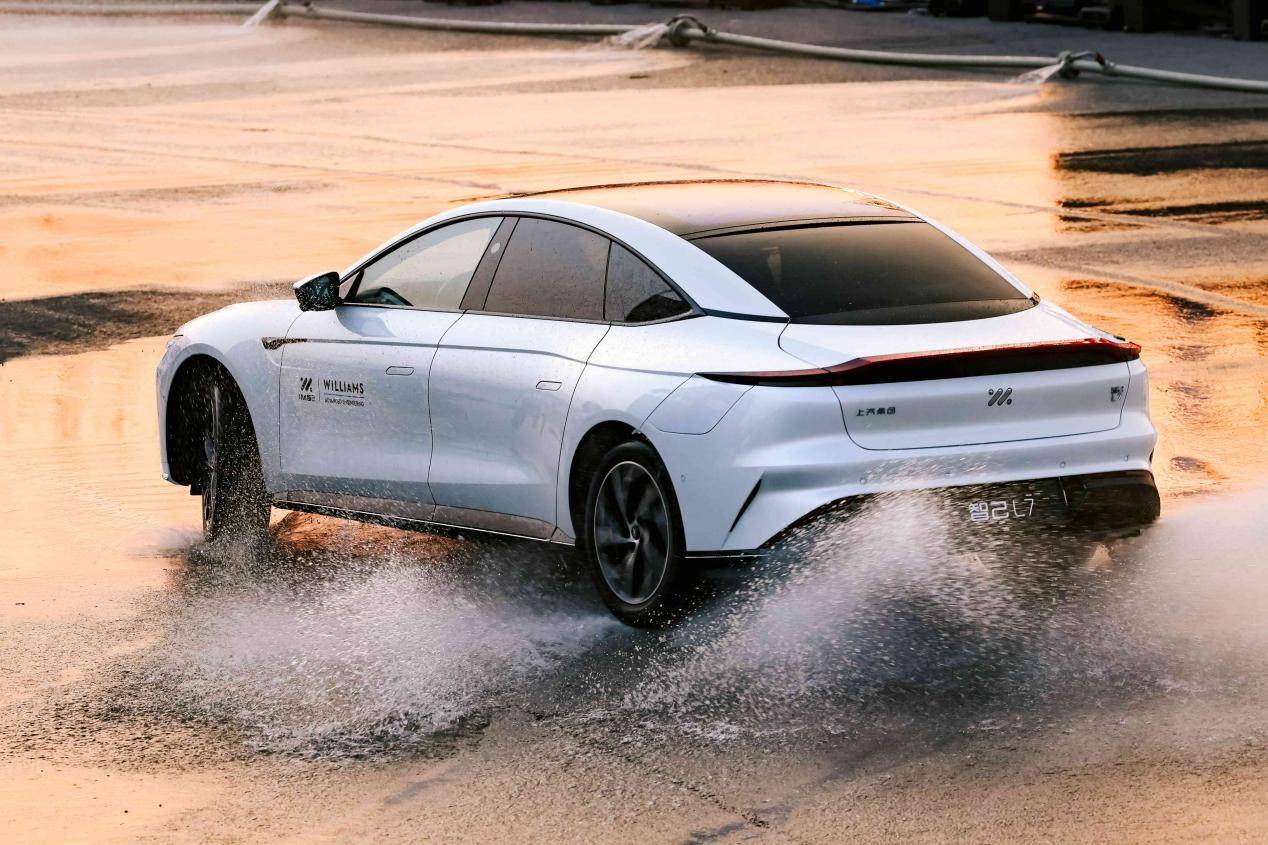 l73 - Toyota lancerà la versione a mano di Supra / Hyundai richiama veicoli a idrogeno a causa del rischio di incendio / Lamborghini nuovo test drive cloud Maverick