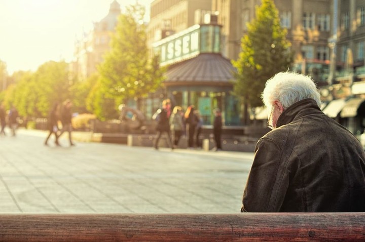 对抗孤独感，纽约州给老年人配了个「机器人伴侣」