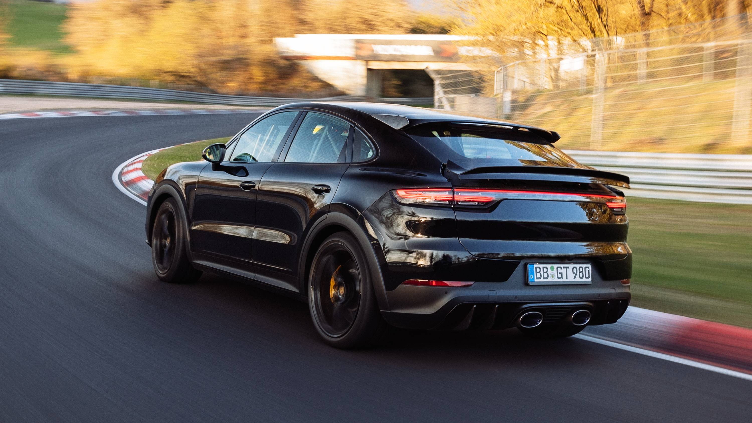 por 1 - Il SUV esclusivamente elettrico di Porsche sarà posizionato sopra la Cayenne / BYD annuncia un sound design attivo / CEO di Volkswagen China: non perseguire l’estensione del programma