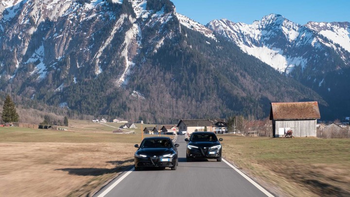 2023-alfa-romeo-giulia-estrema-and-stelvio-estrema.jpeg!720