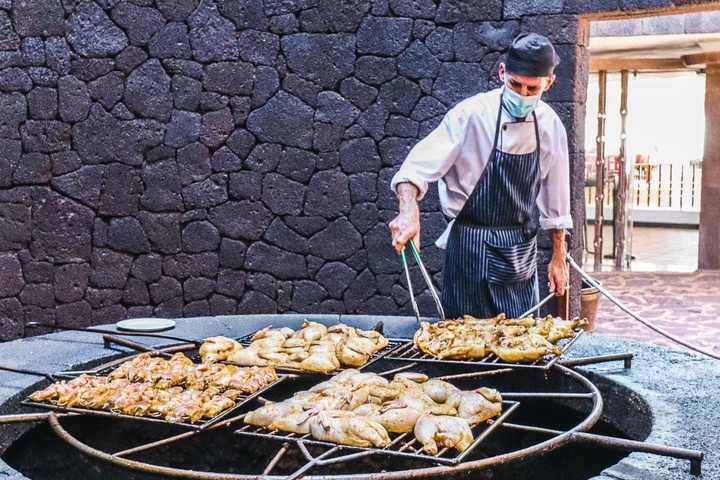 El-Diablo-Lanzarote-volcano-restaurant.jpeg!720