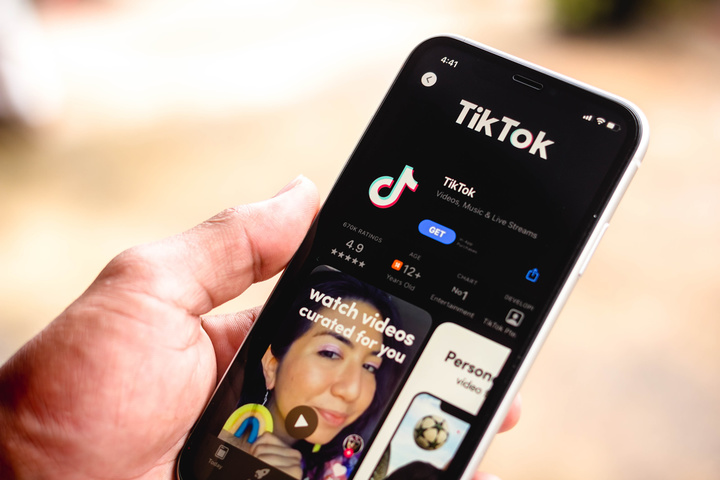 用了 TikTok 这个神器，我马上把 PS 卸载了