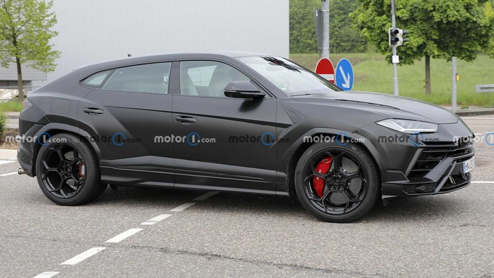 lamborghini-urus-evo-spy-shots.jpeg!720