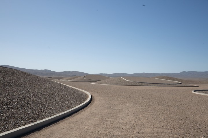 michael-heizer-the-city-nevada-land-art-_dezeen_2364_col_5.jpg!720