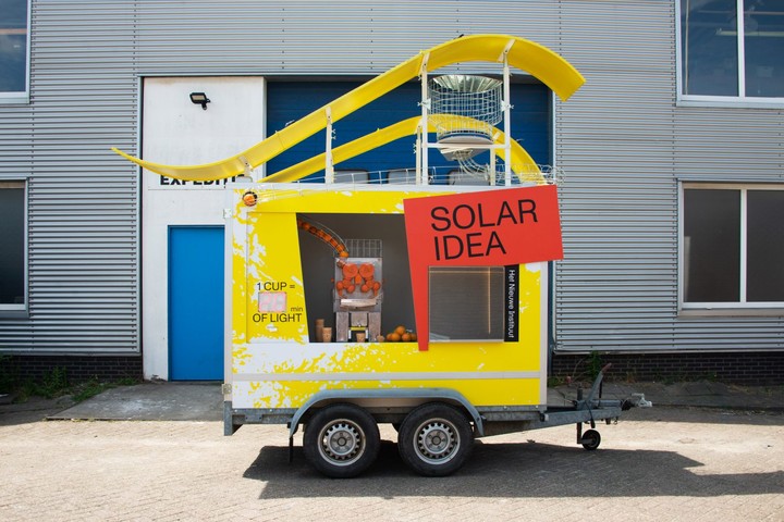 solar-energy-kiosk-cream-on-chrome_dezeen_2364_col_3-1704x1137.jpg!720