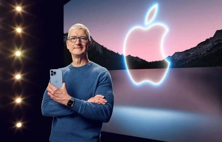 1200x768_patron-apple-tim-cook-presente-iphone-13-pro-max-14-septembre-2021.jpg!720